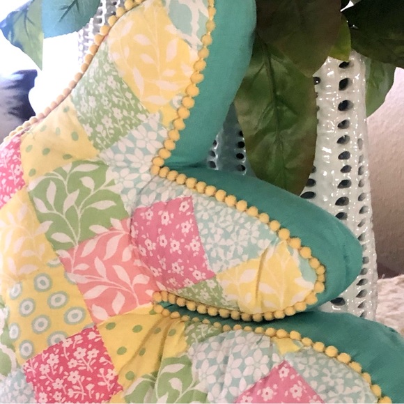 NWT! Cupcakes & Cashmere Easter Quilted Style Bunny Pillow - Picture 4 of 8